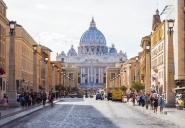 roman-holidays-welcome-via-della-conciliazione-vaticano